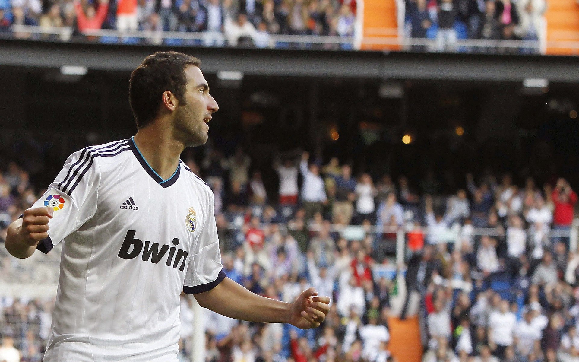 _现场直击:激烈对决中瞬间点燃全场气氛_,激烈的对弈